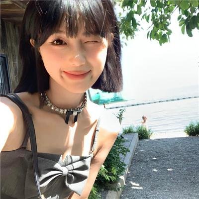 玉湖裸女